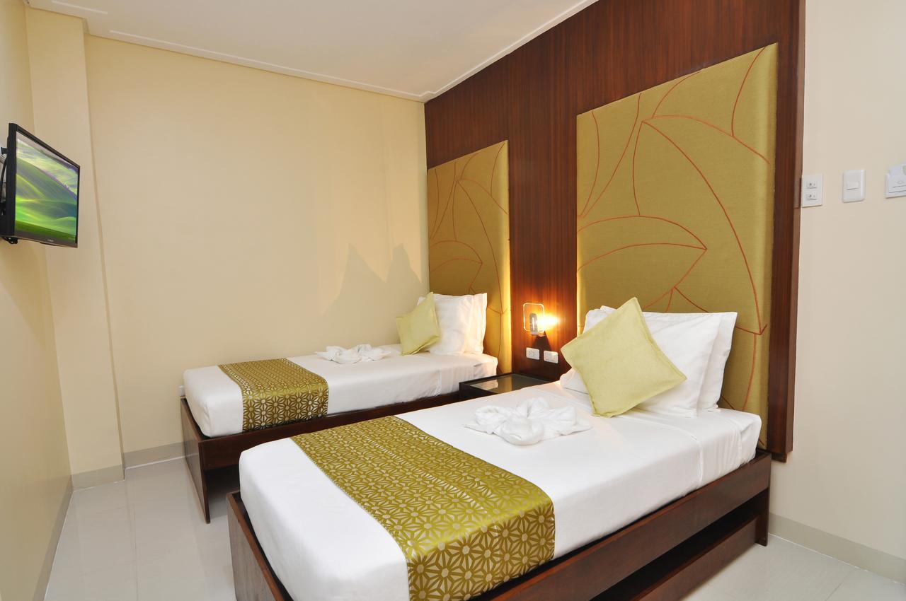 717 Cesar Place Hotel Тагбиларан Экстерьер фото